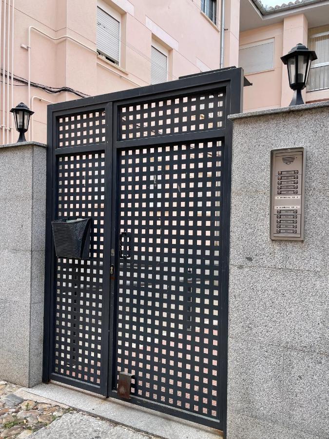 Vut Las Almenas Ávila Εξωτερικό φωτογραφία